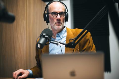 Michael Kramp podcasting